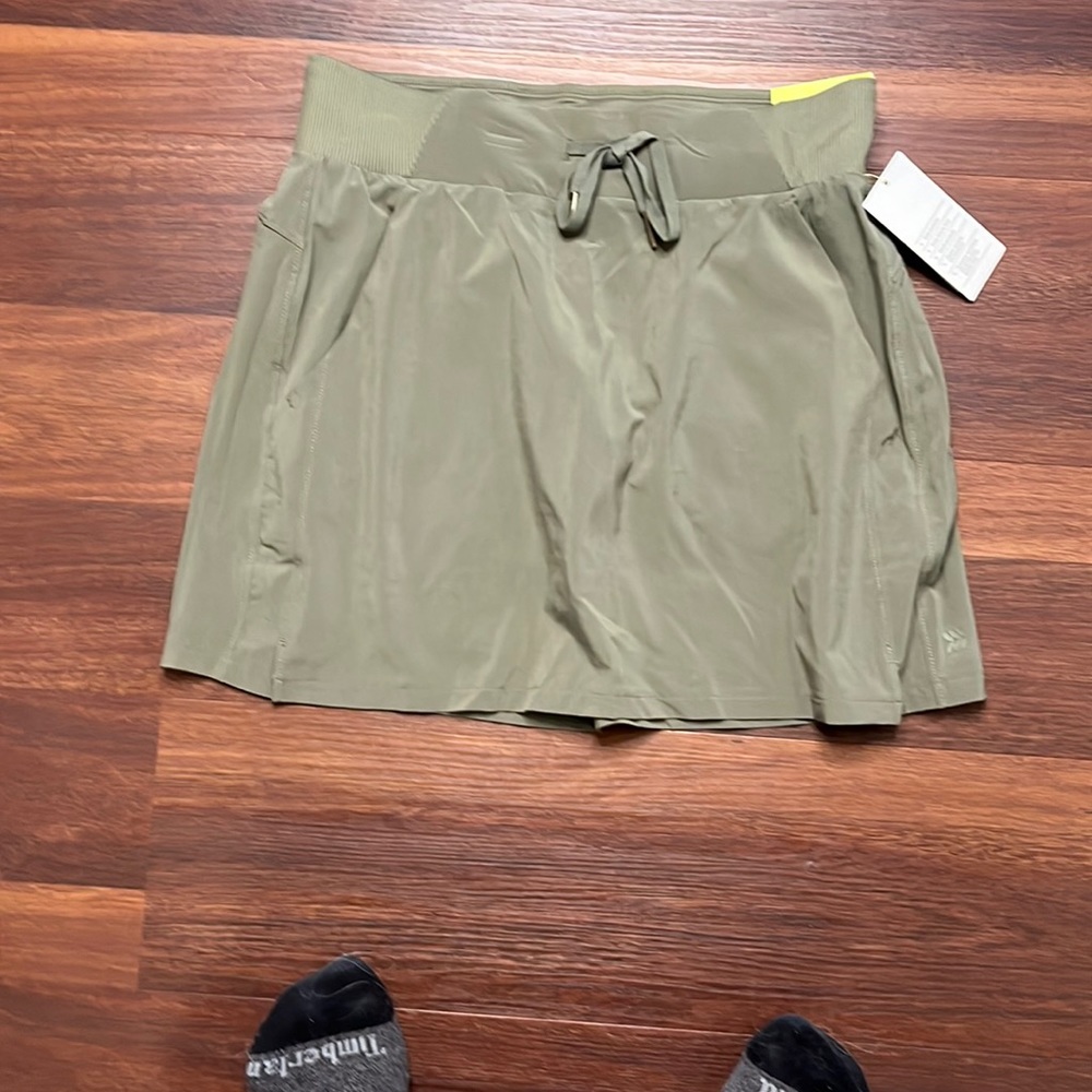 Woman’s All in motion mid-skort. Multiple sizes. miss Green. New with tags.